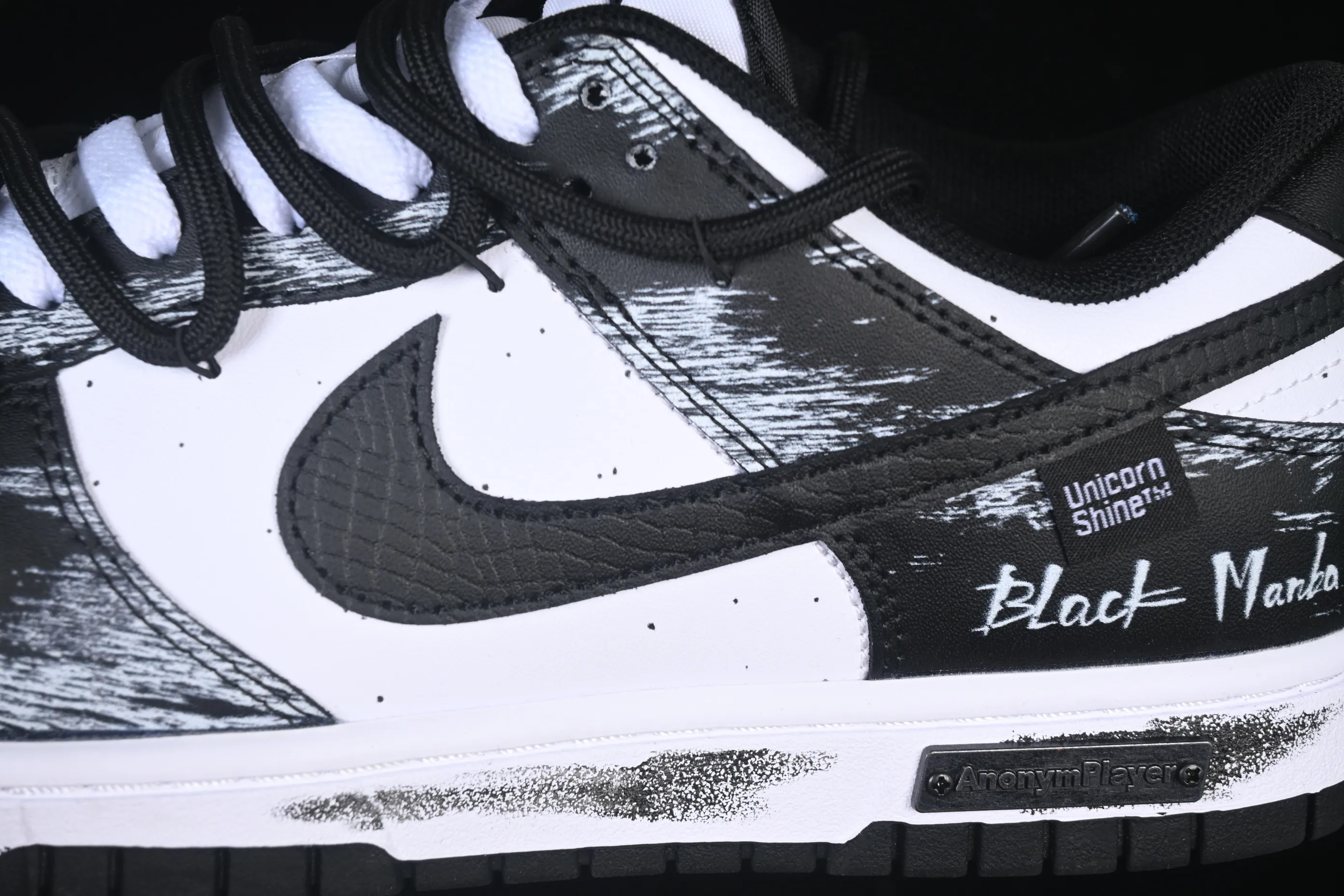 All categories Nk SB Dunk Series Nk SB Dunk Low High-end customized low-top sneakers Nike SB Dunk Low Punk style black and white straps High-end customized low-top casual sneakers DD1391-100